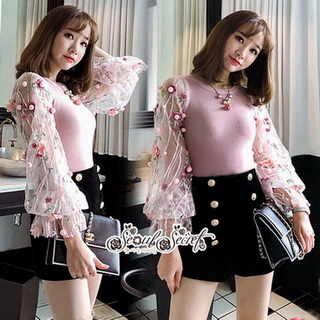 ผ้าไหมสีชมพูคอกลมผ้ายืดเเขนเสื้อเป็นเนื้อผ้าชีฟองแบบโปร่งผ้ารูตาข่าย