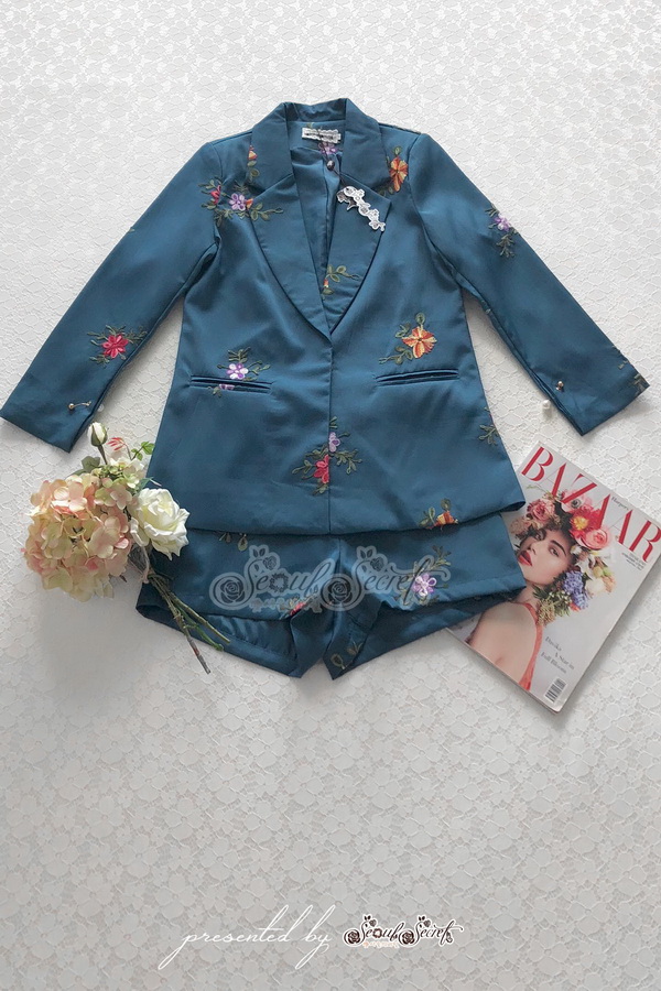 เสื้อสูทโทนสีดำคลาสสิค สีฟ้าครามวินเทจๆ สีชมพูสดใสหวานๆ