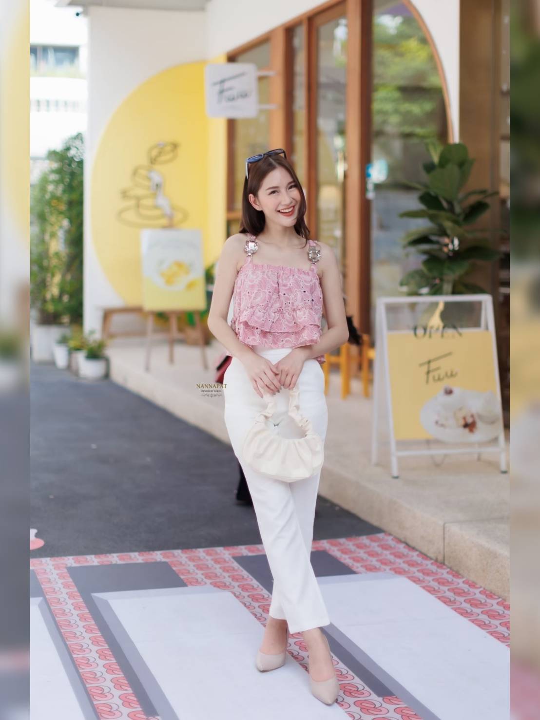 เสื้อผ้าลูกไม้ปักฉลุ