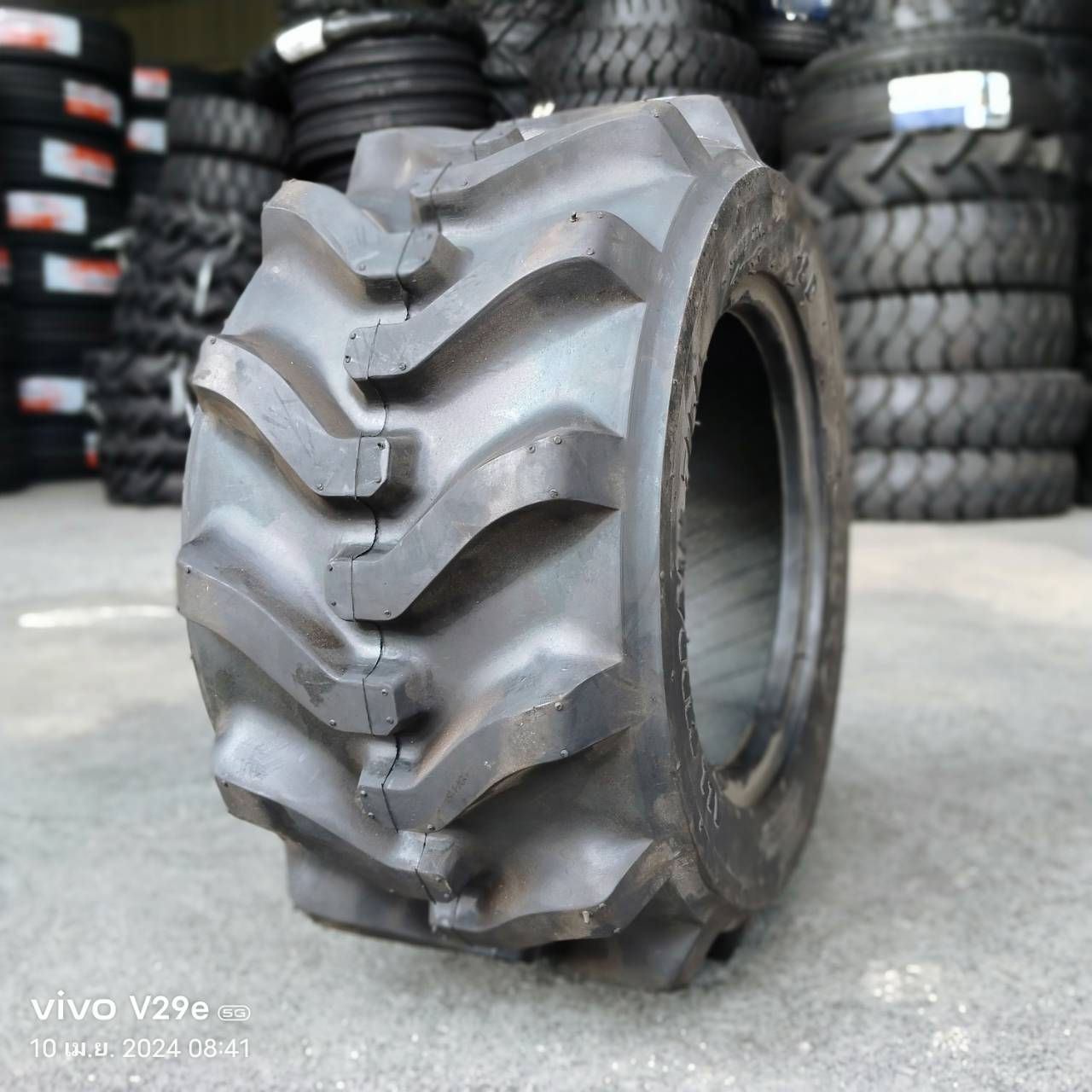 ยางรถอุตสาหกรรมและการเกษตร ขนาด 20x10.00-10 6PR ยี่ห้อ SD