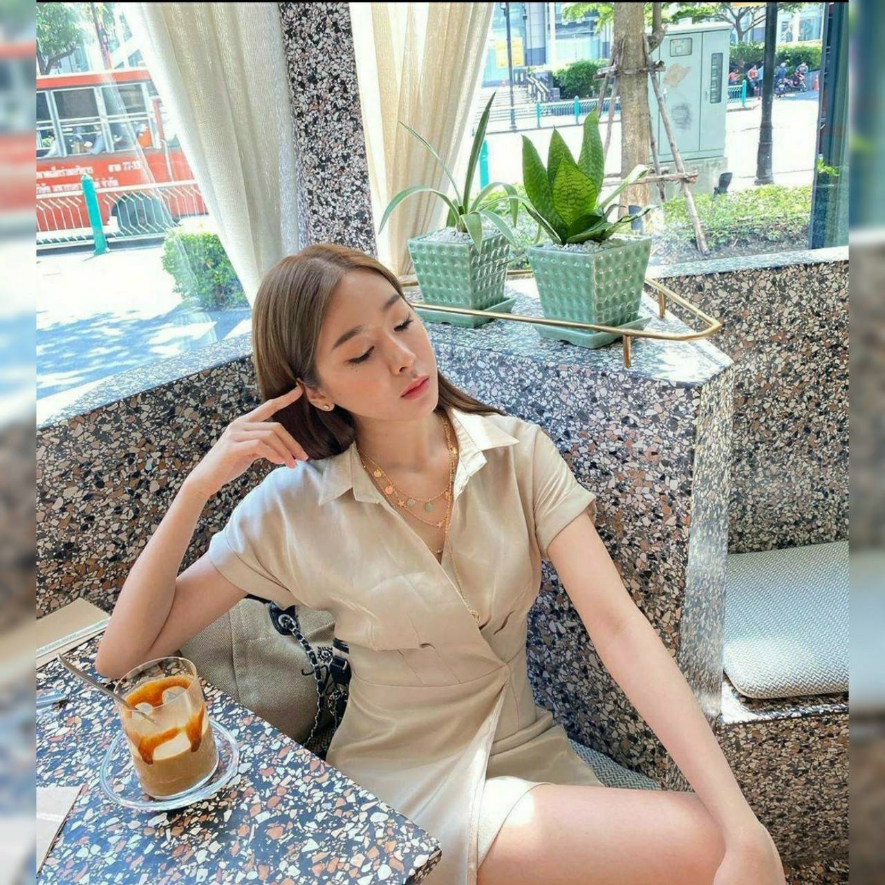 เสื้อมีทั้งซิปหลังซิปหน้ากางเกงขาสั้น