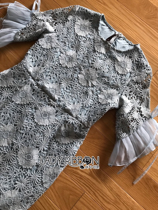 เดรสผ้าลูกไม้สีเขียวมิ้นท์อ่อนตกแต่งแขนเสื้อระบาย