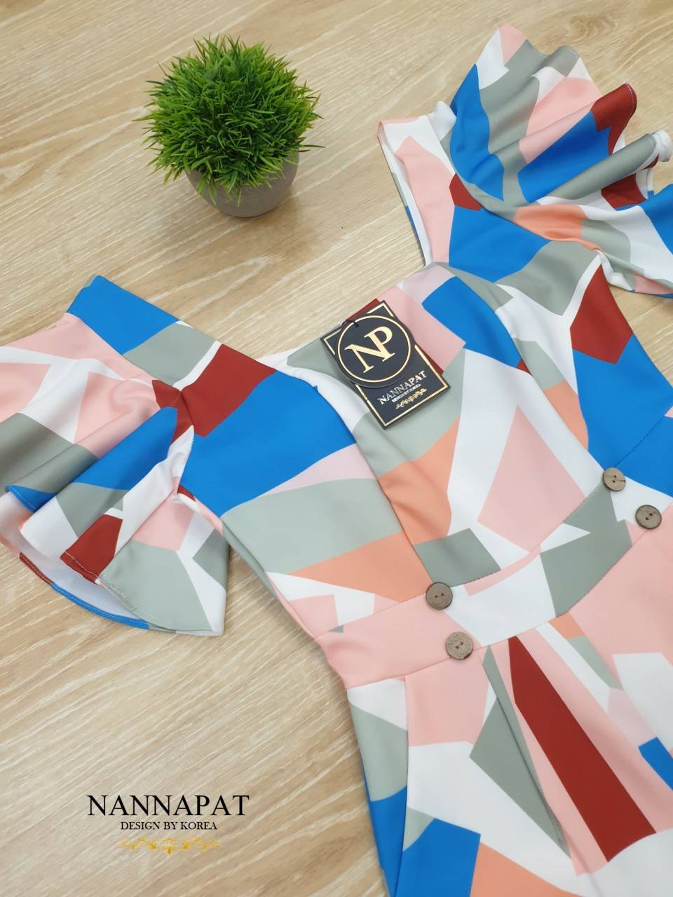 เพลสูทซิปหลัง แขนระบายเก๋ไก๋