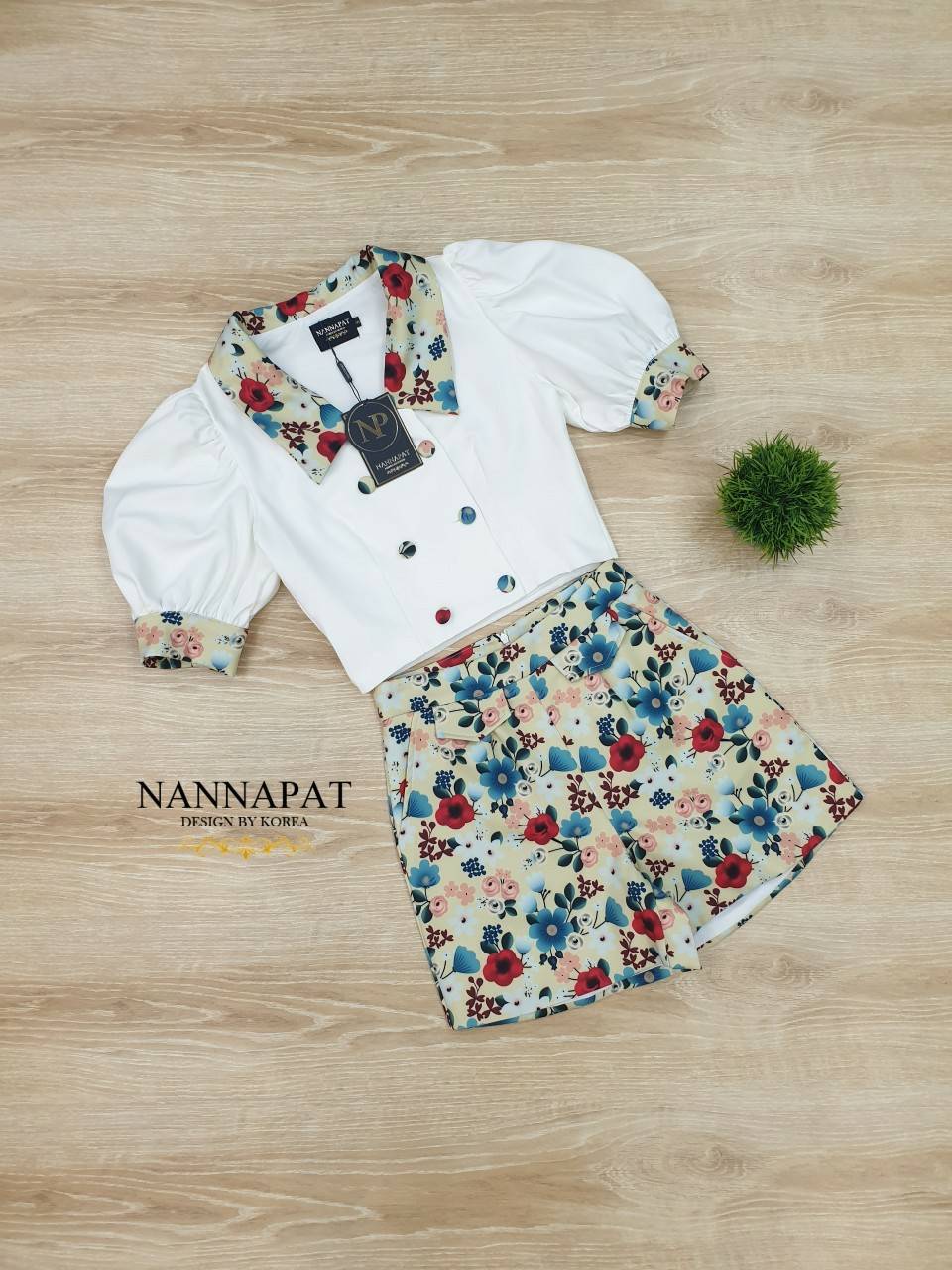 เสื้อกระดุมหน้า กางเกงมีกระเป๋าข้าง ลายดอกไม้