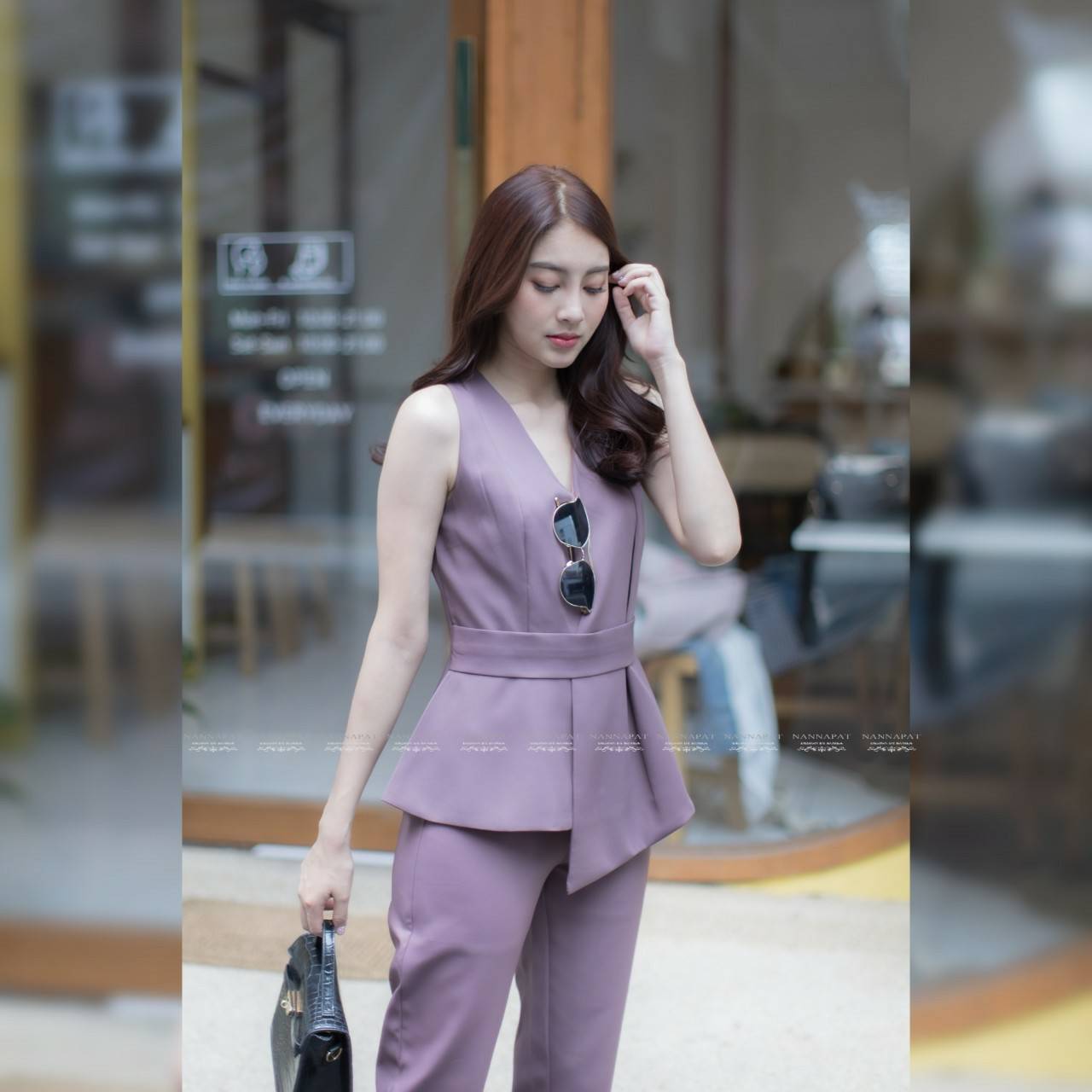 เสื้อแขนกุดซิปหลังแต่งระบาย