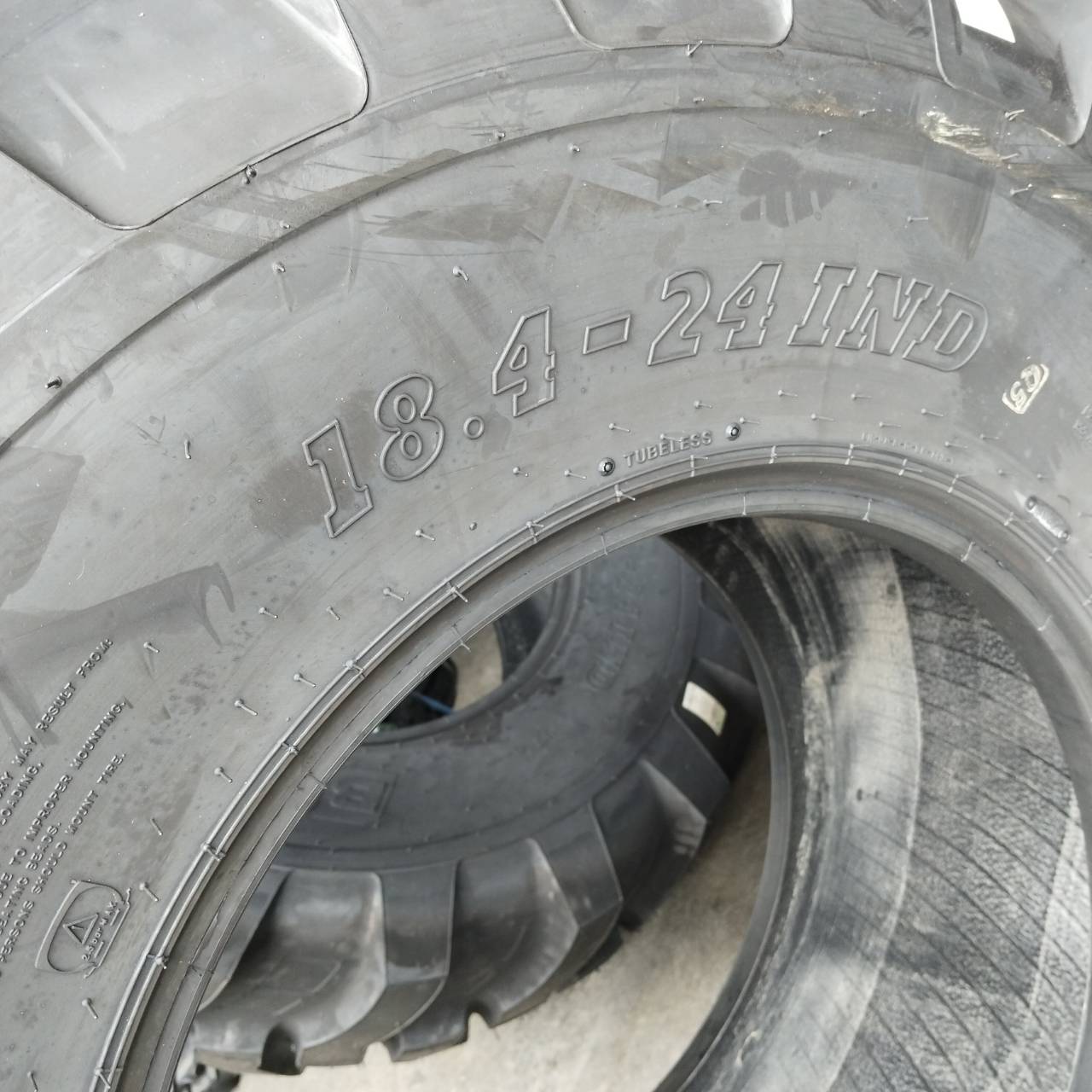 18.4-24 12PR ยี่ห้อ BKT รุ่น TR459 ยางรถตัก