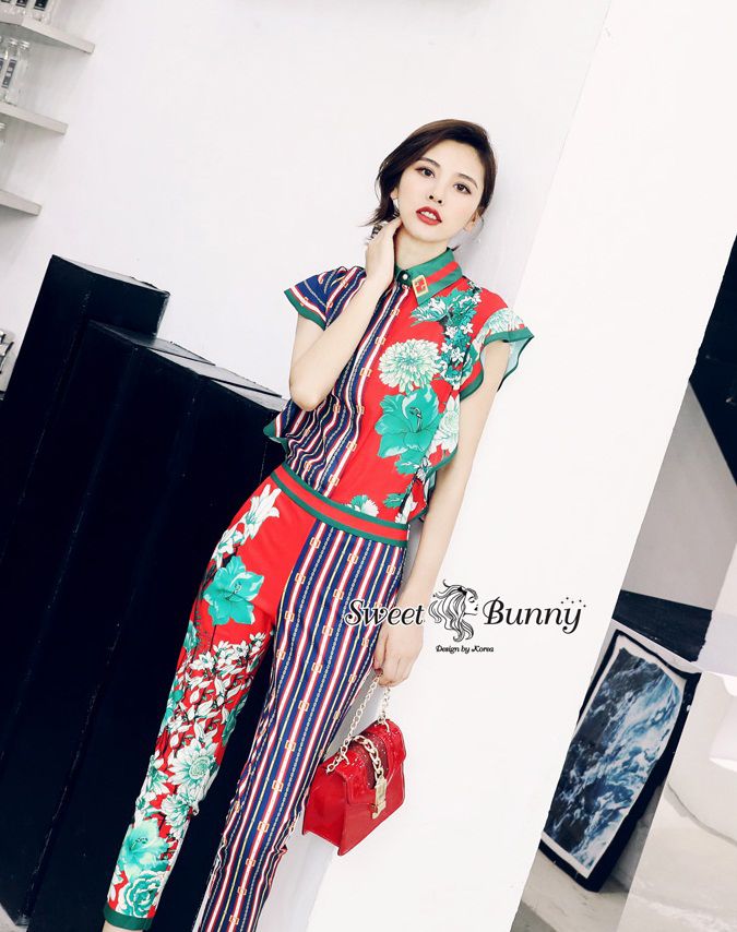 เสื้อเชิ้ตแขนกุดเย็บระบายจับจีบนชรอบวงแขน