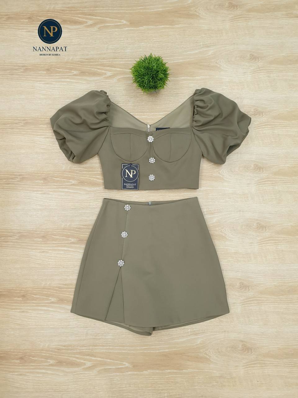 เสื้อคร็อปซิปหลังแขนตุ๊กตาสีเขียว