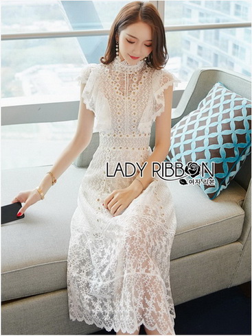 เดรสผ้าลูกไม้สีขาวทรงคอสูง