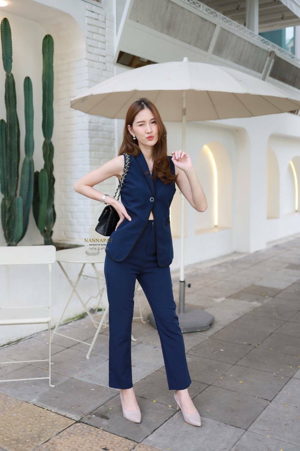 เสื้อแขนกุด ตัดเส้นดำเก๋ๆ กระดุมหน้า