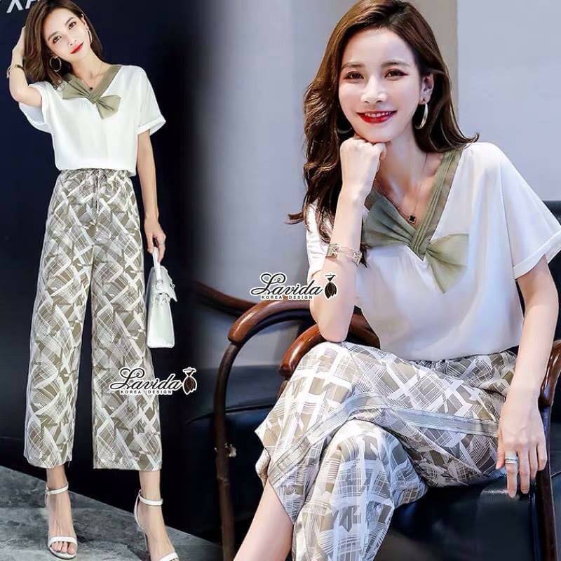 เสื้อกางเกง ตัวเสื้อทรงปล่อยๆ แอบเก๋ที่คอแต่งโบว์ใหญ่