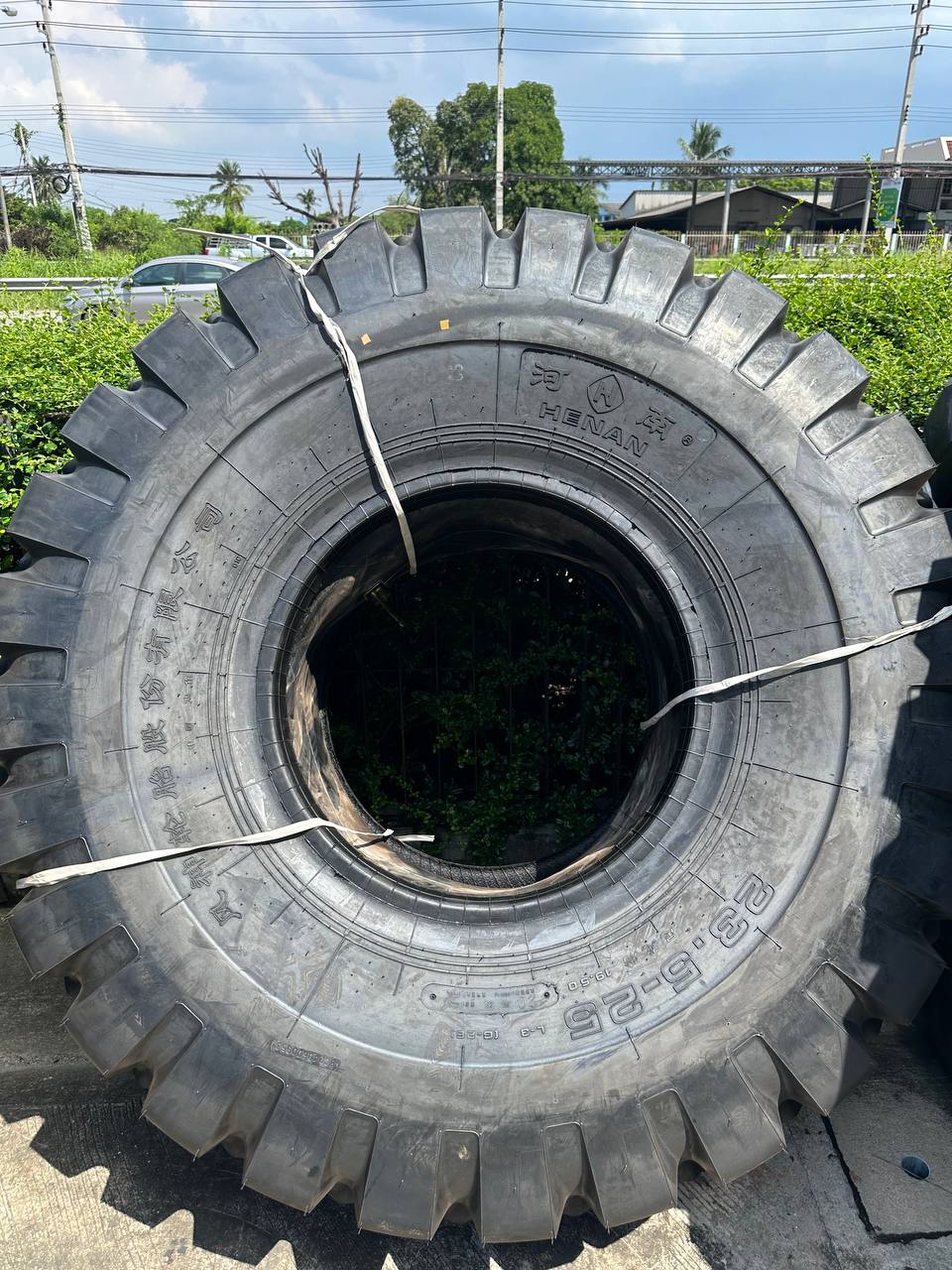 ยางรถอุตสาหกรรม รถตัก รถเกรด ขนาด 23.5-25 รุ่น L-3/G-26 (ครบชุด) ชนิด TT 20PR ยี่ห้อ AEOLUS