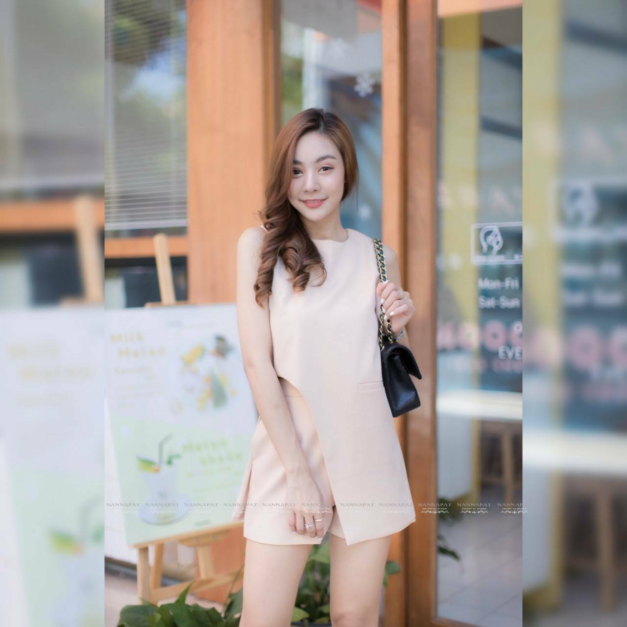 เสื้อดีไซด์สั้นข้างยาวข้างกางเกงมีกระเป๋าข้าง