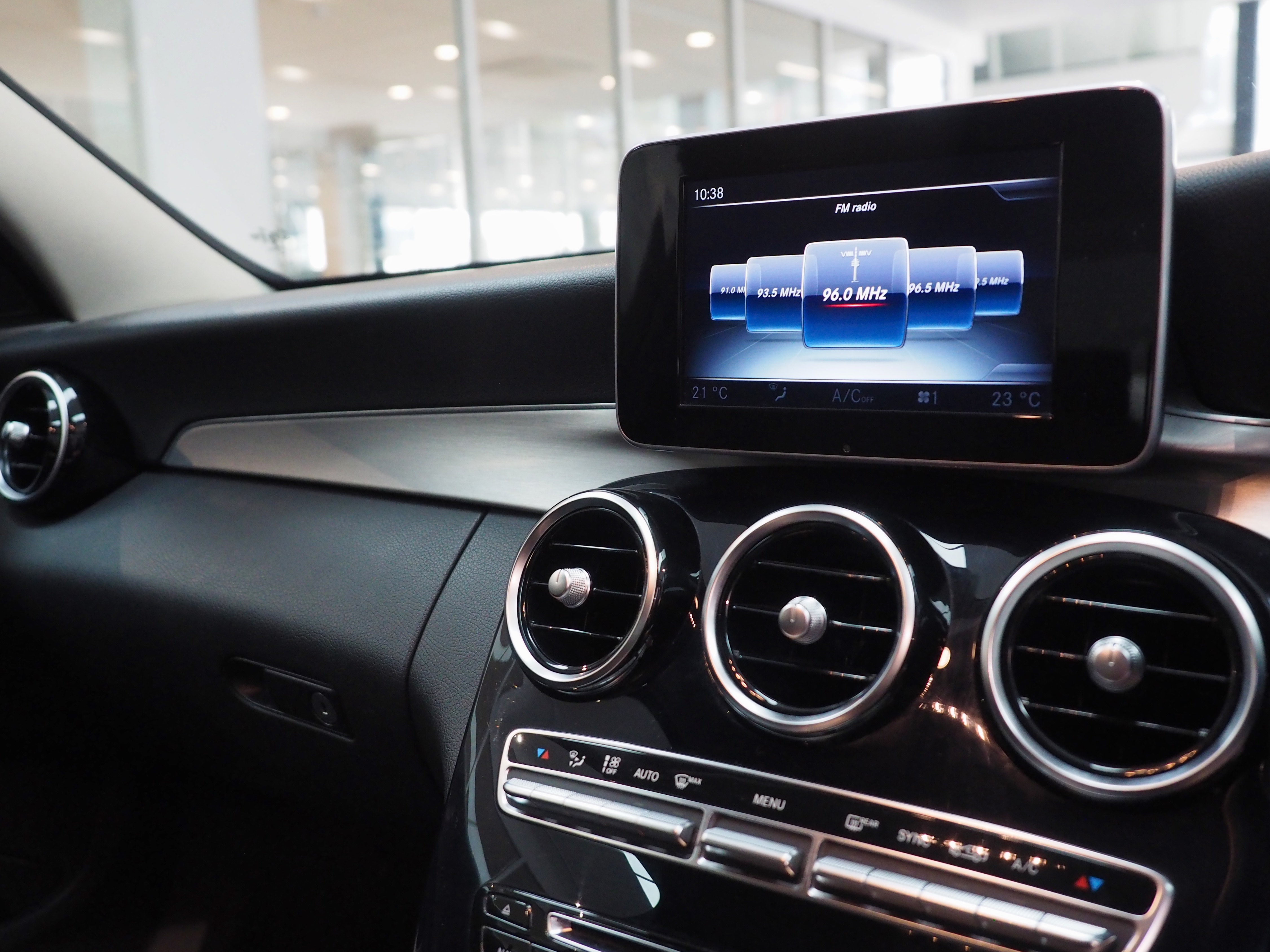 จองแล้ว C200 Avantgarde W205