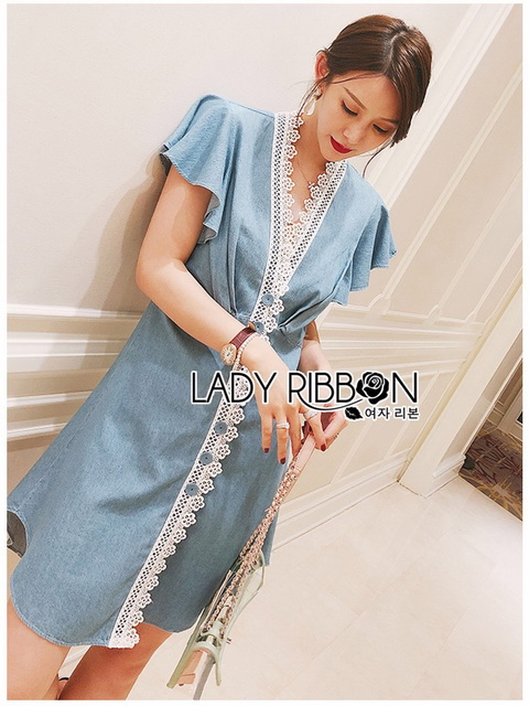 เดรสผ้าเดนิมเนื้อนิ่มตกแต่งลูกไม้สีขาว