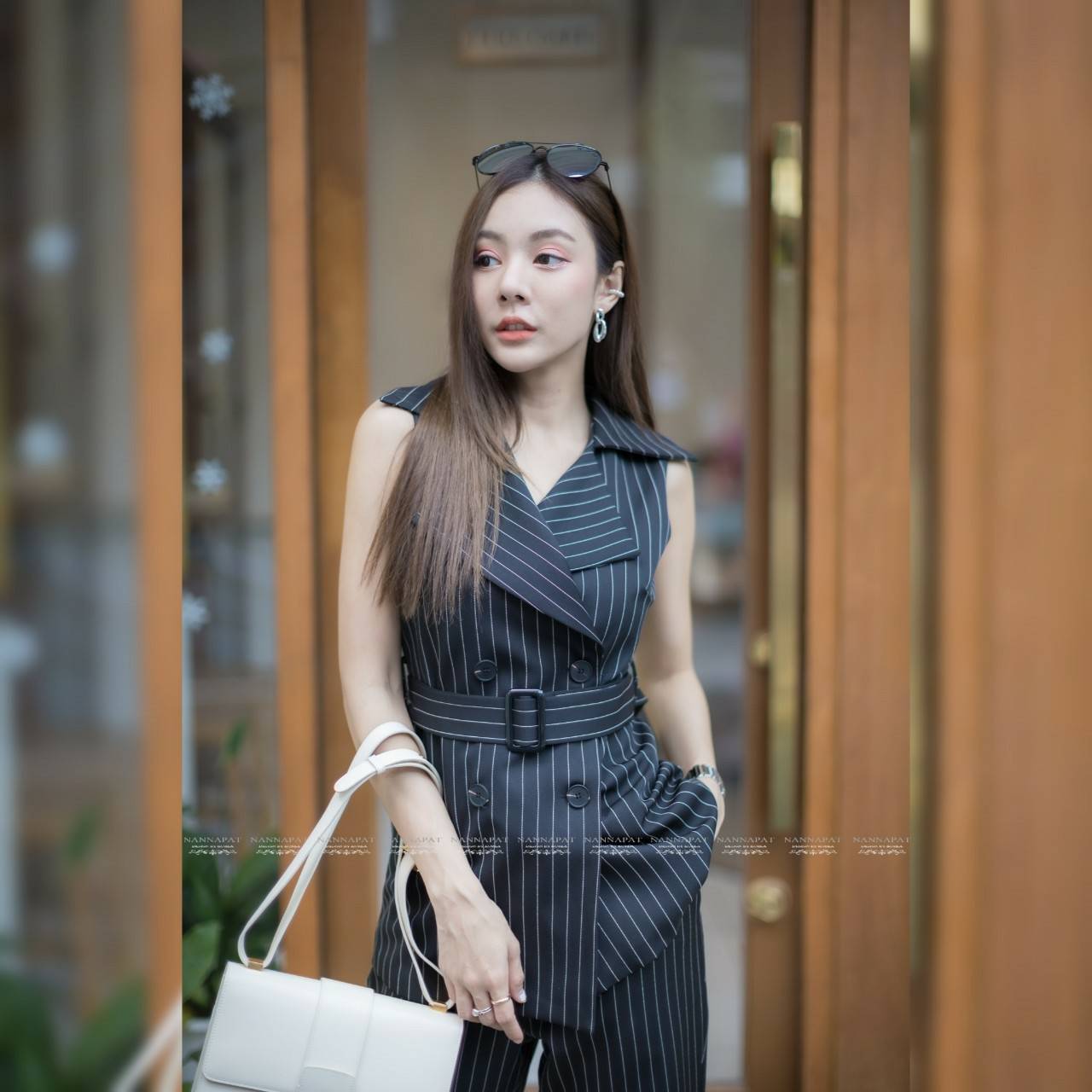 เสื้อคอปกกระดุมหน้ากางเกงขาบาน