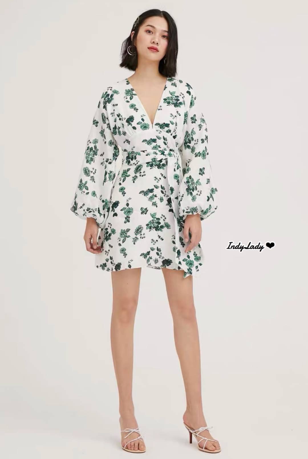 Dress สั้น คอวี แขนยาว