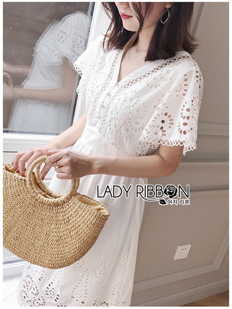 ดรสผ้าคอตตอนสีขาวปักและฉลุลายสุดหวาน