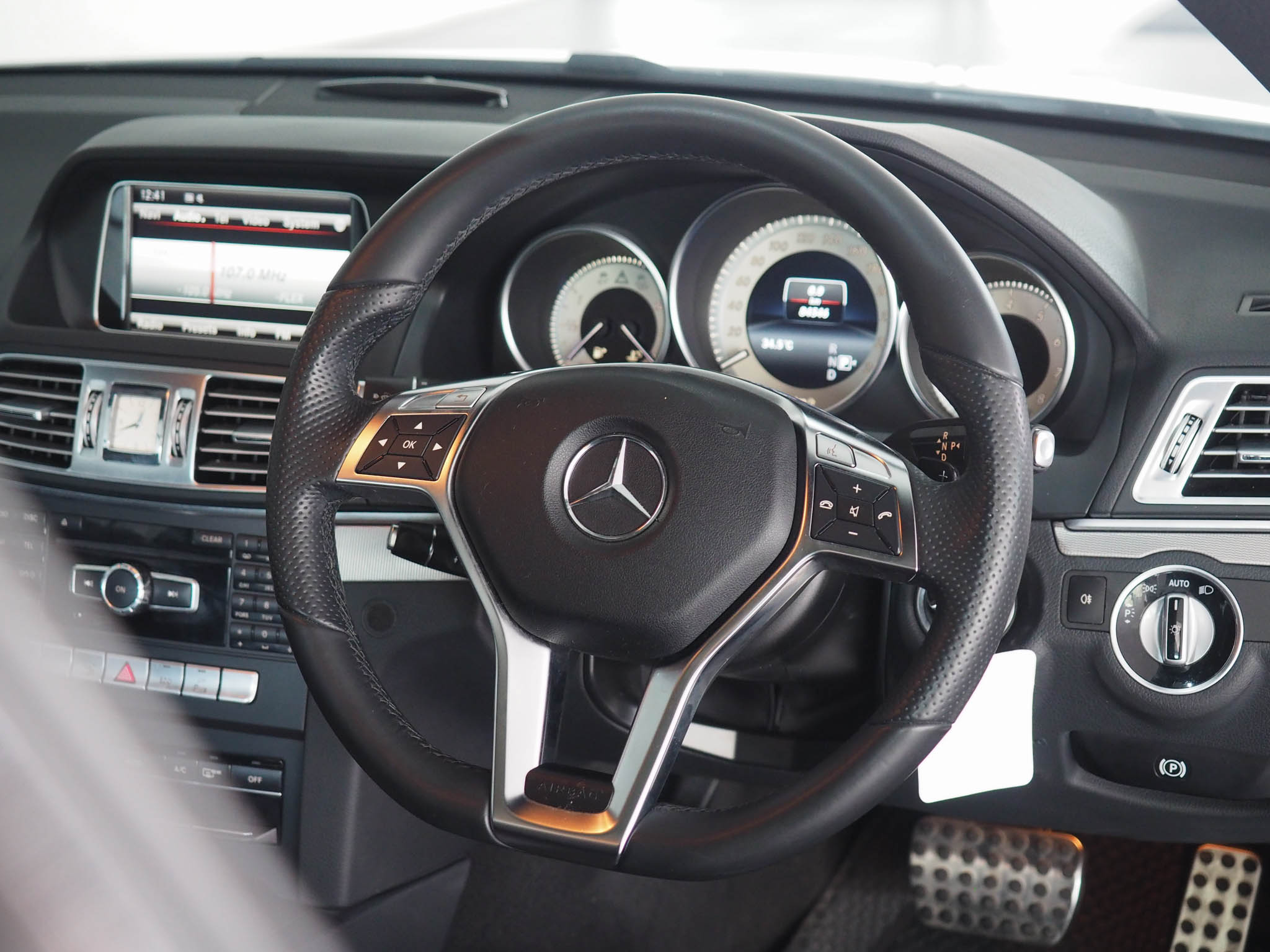 จองแล้ว E200 Coupe AMG W207