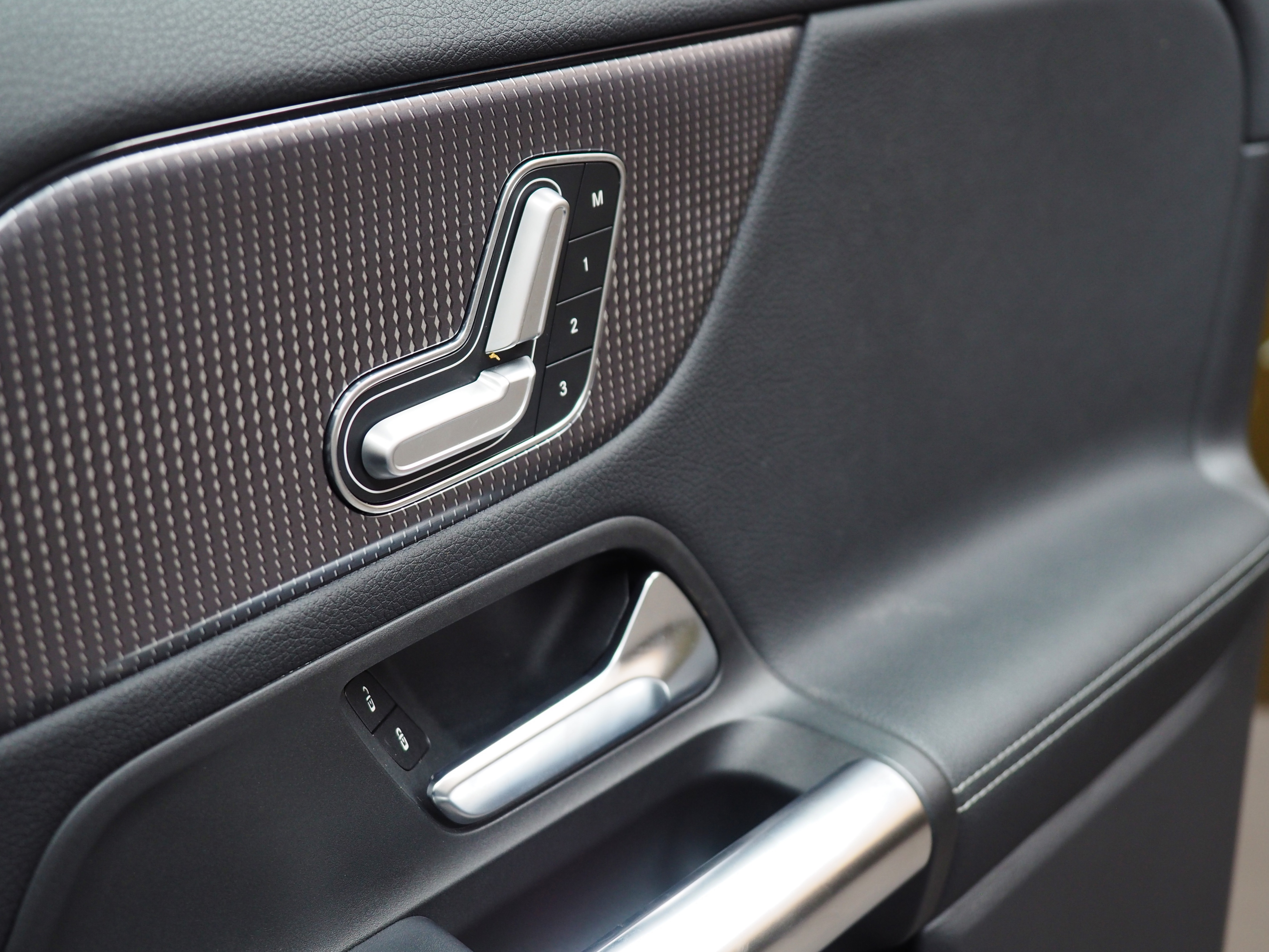 จองแล้ว GLA200 Progressive W177