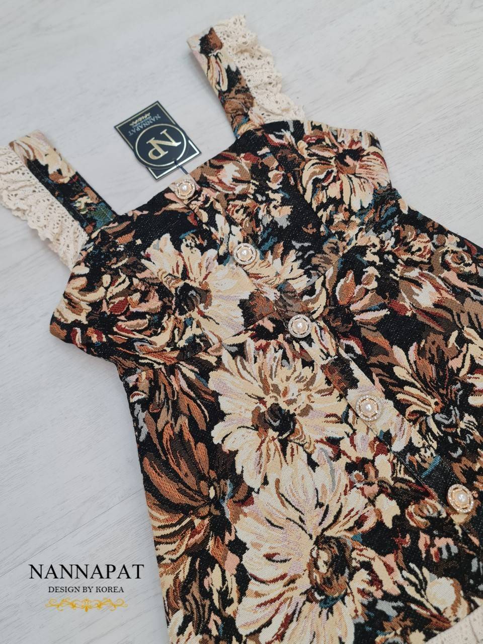 เสื้อซิปหลัง แต่งกระดุมหน้าสวย