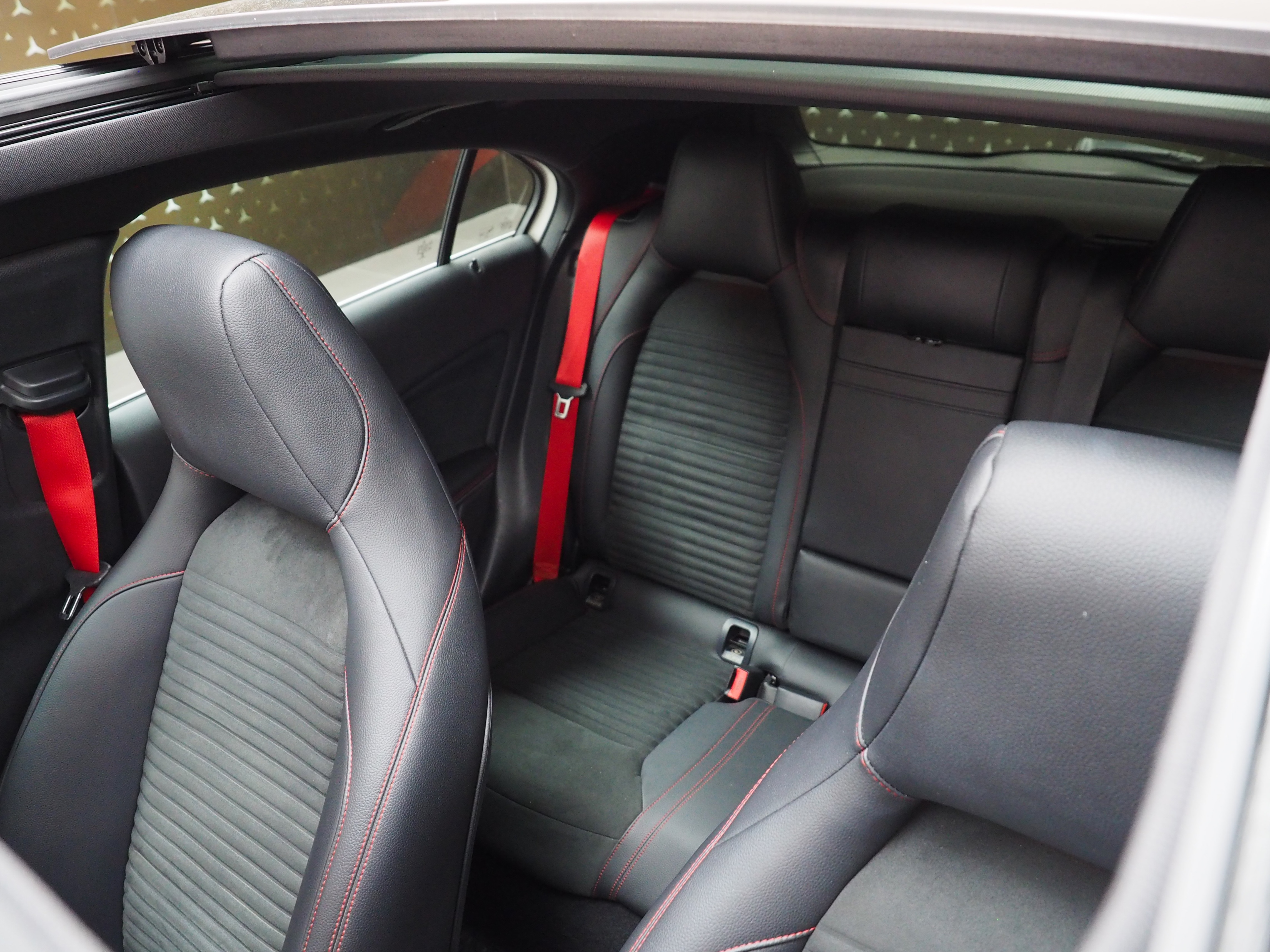 จองแล้ว A250 AMG Sport W176