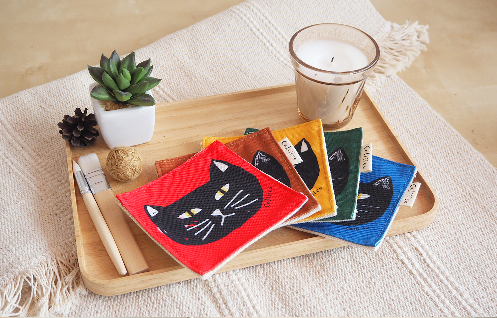 ที่รองแก้ว ลายแมวดำ เซต 5 ชิ้นคละสีสยามแคท Coaster canvas with black cat print set 5 Pcs.