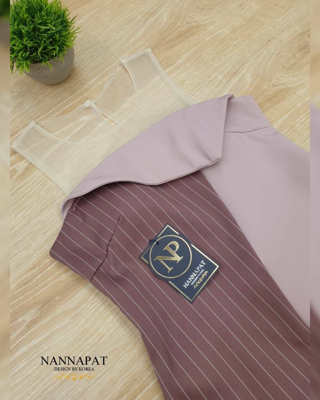 เสื้อซิปหลัง ต้นแบบเป็นเสื้อเกาะอก