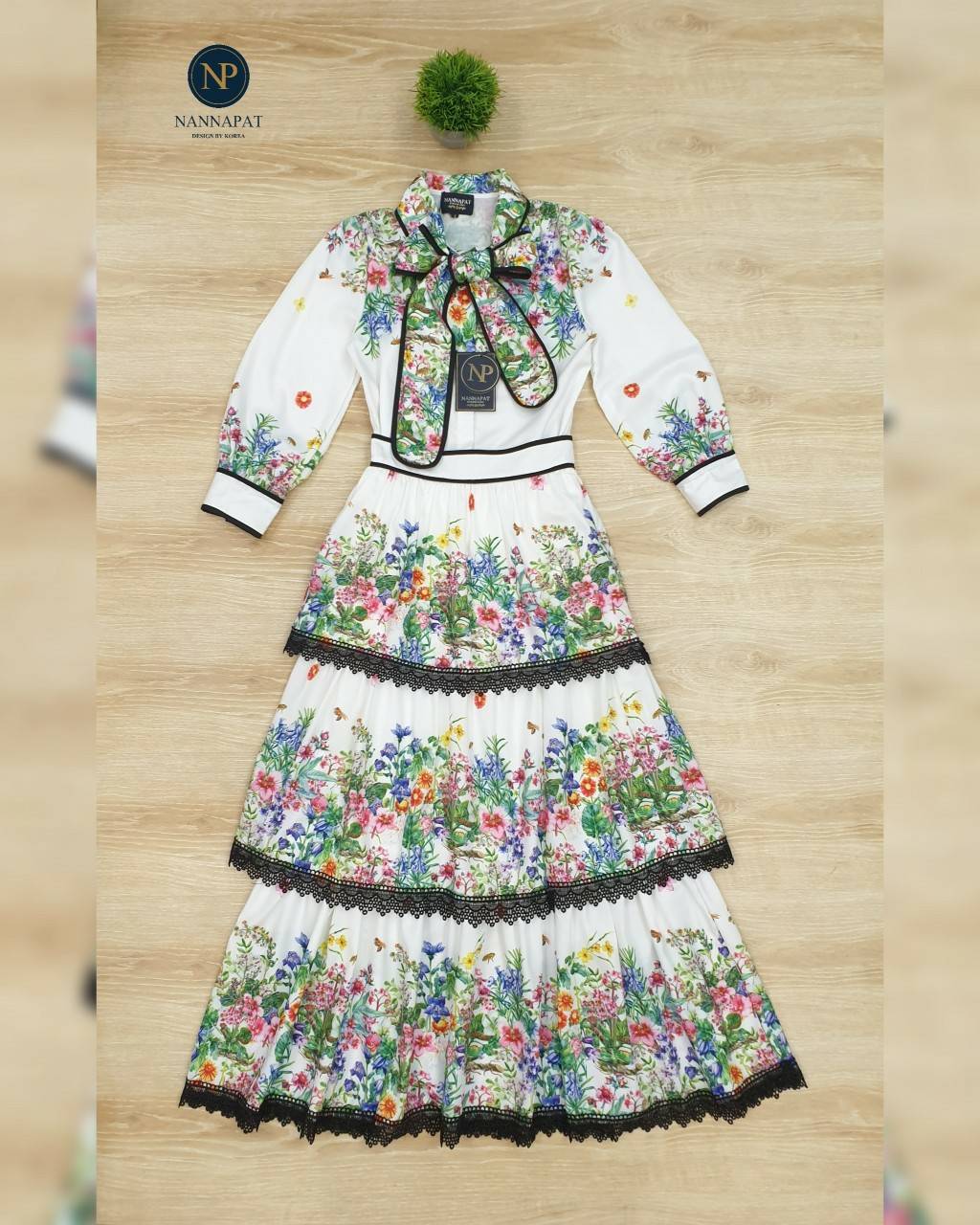 เสื้อคอปกกระดุมหน้าผูกโบว์กระโปรงยาว