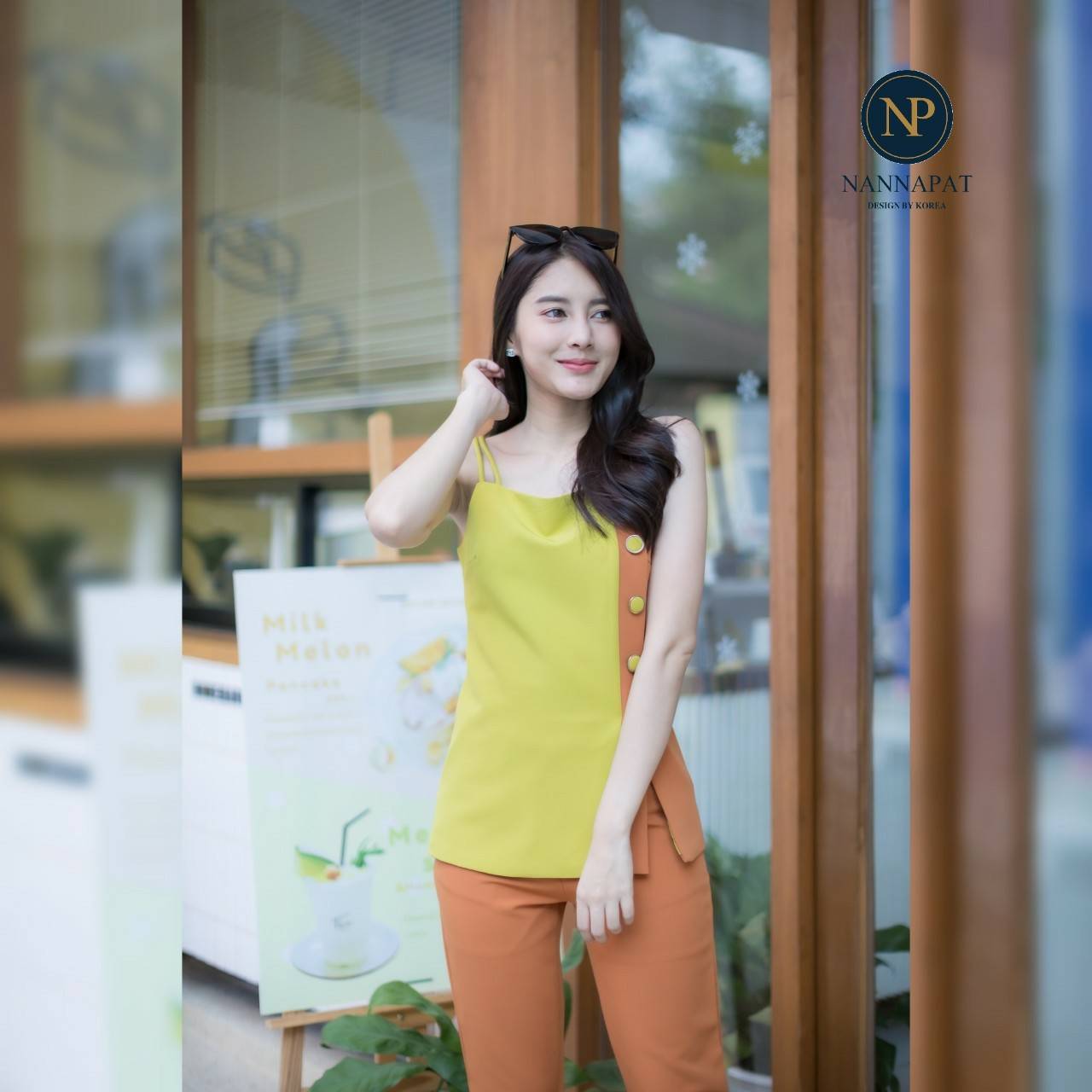 เสื้อทูโทน ซิปหลัง แต่งกระดุมเก๋ๆ
