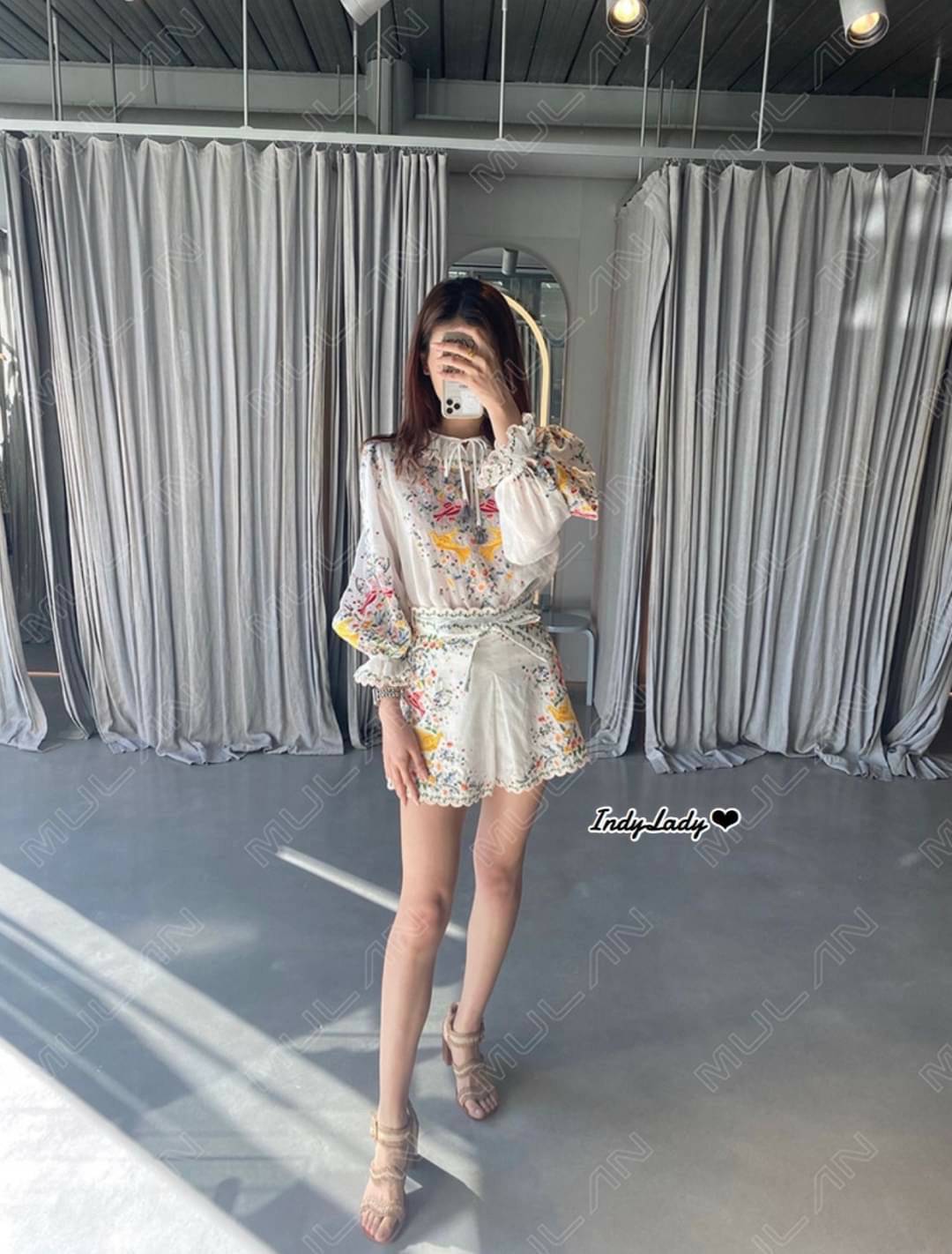 ตัวเสื้อแขนยาวปลายแขนแต่งระบาย