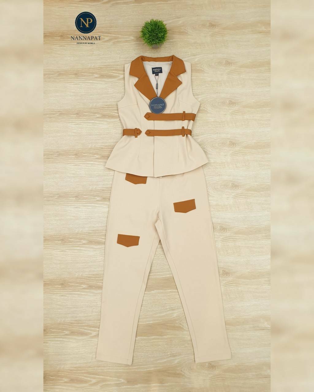 เสื้อแขนกุด กระดุมหน้า