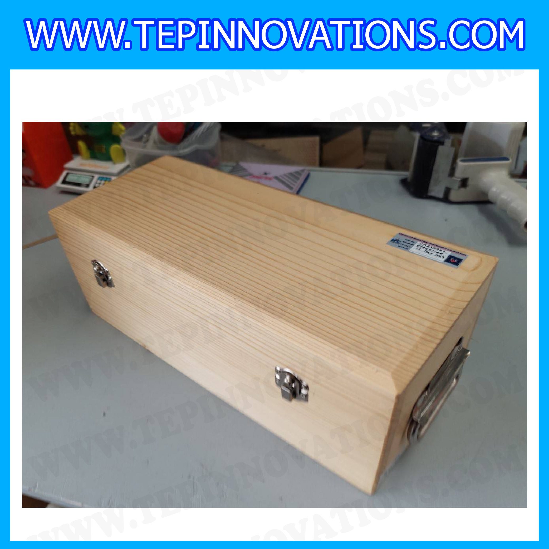 ตุ้มน้ำหนักทองเหลืองชุด 4kg Class M1 ชุดตุ้มน้ำหนักทองเหลือง 4kg พร้อมที่คีบ บรรจุในกล่องไม้บุกำมะหยี่ (ใบเซอร์ ISO17025 เพิ่มเงิน 5,700 บาท)