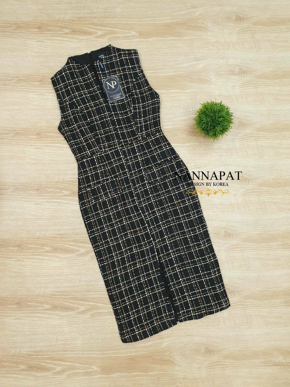 ผ้าทวิสเนื้อดี มีเทรคเชอร์สีทอง