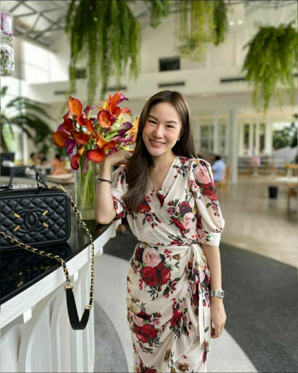 เดรสลายกุหลาบสีสวยสด