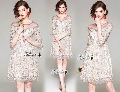 dress เดรสลูกไม้ทอลายดอกไม้สีครีม