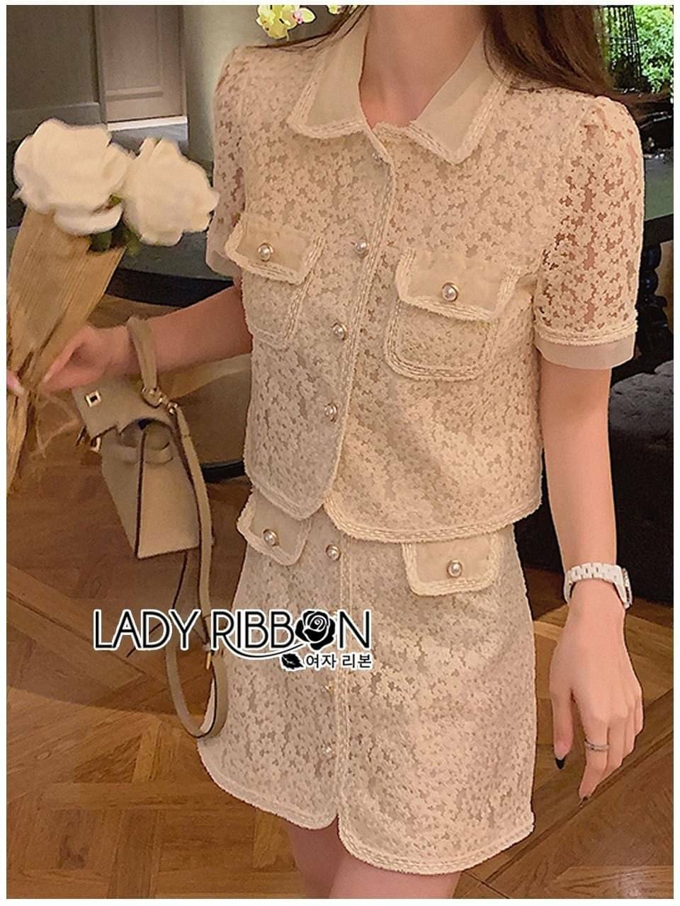 เสื้อและกระโปรงผ้าลูกไม้สีครีม