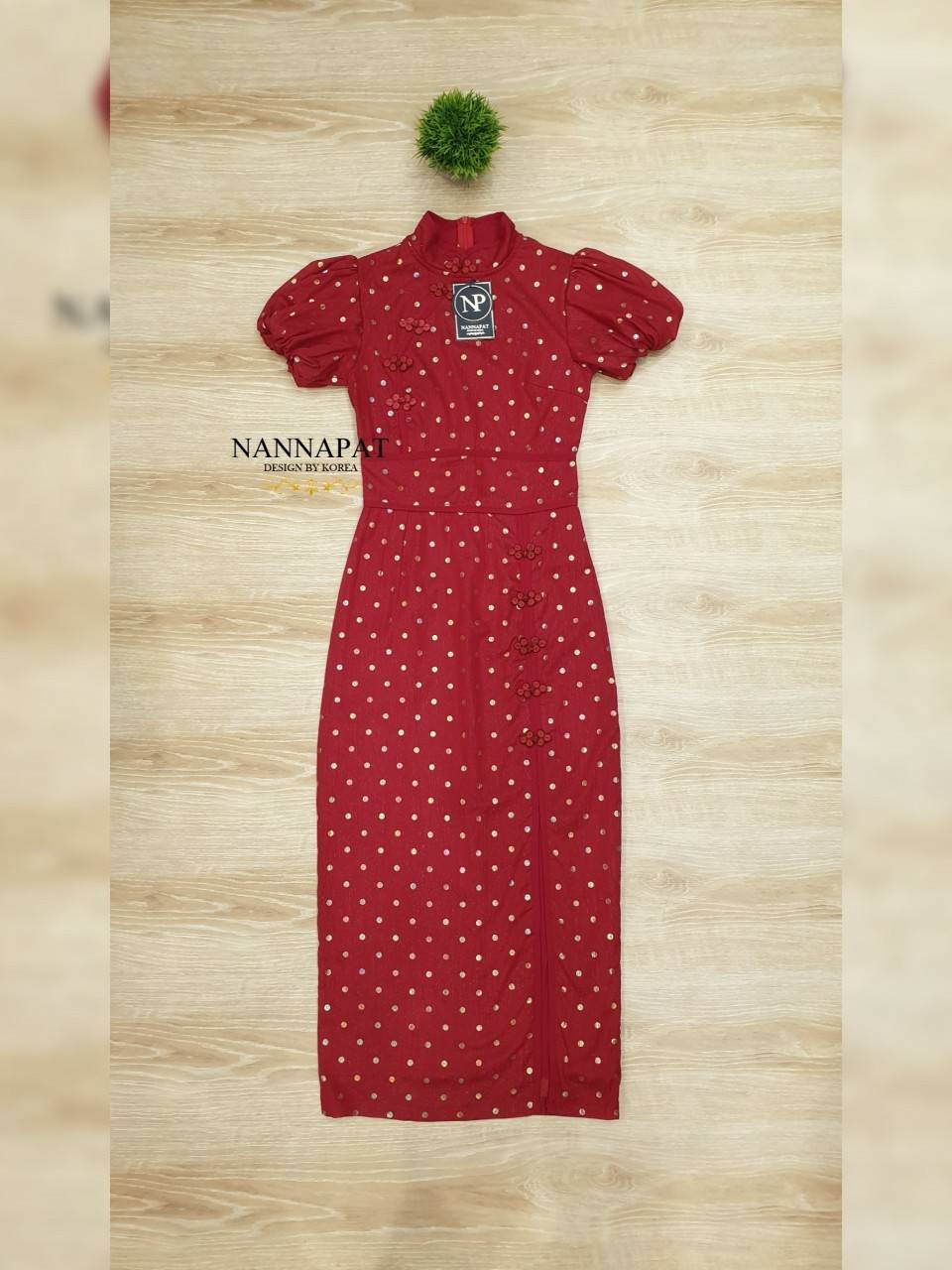 Dress แดงกี่เพ้าที่ Hot hit