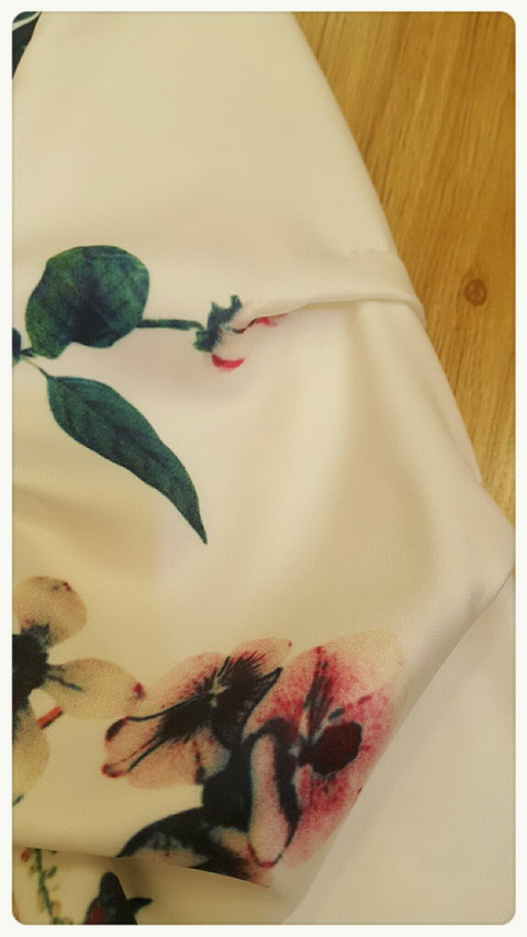 จั๊มสูทขาสั้นคอวีป้ายอกเอวจับจีบ