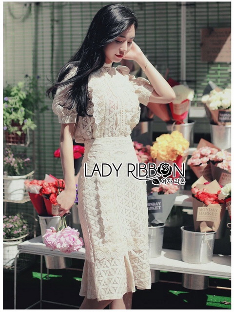 เซ็ตเสื้อและกระโปรงผ้าลูกไม้เอวสูงสีขาว