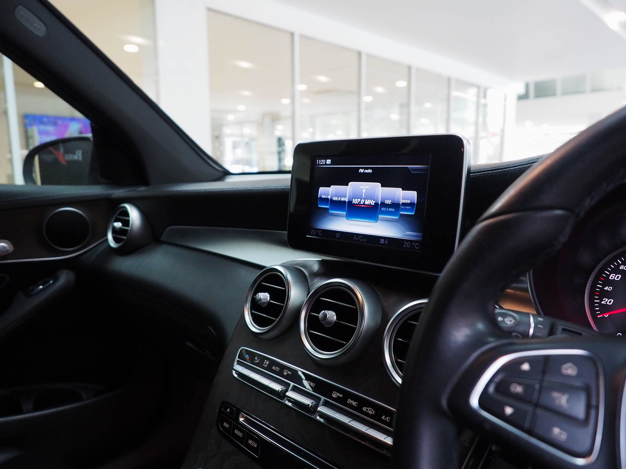 จองแล้ว GLC250d 4MATIC off-Road W253