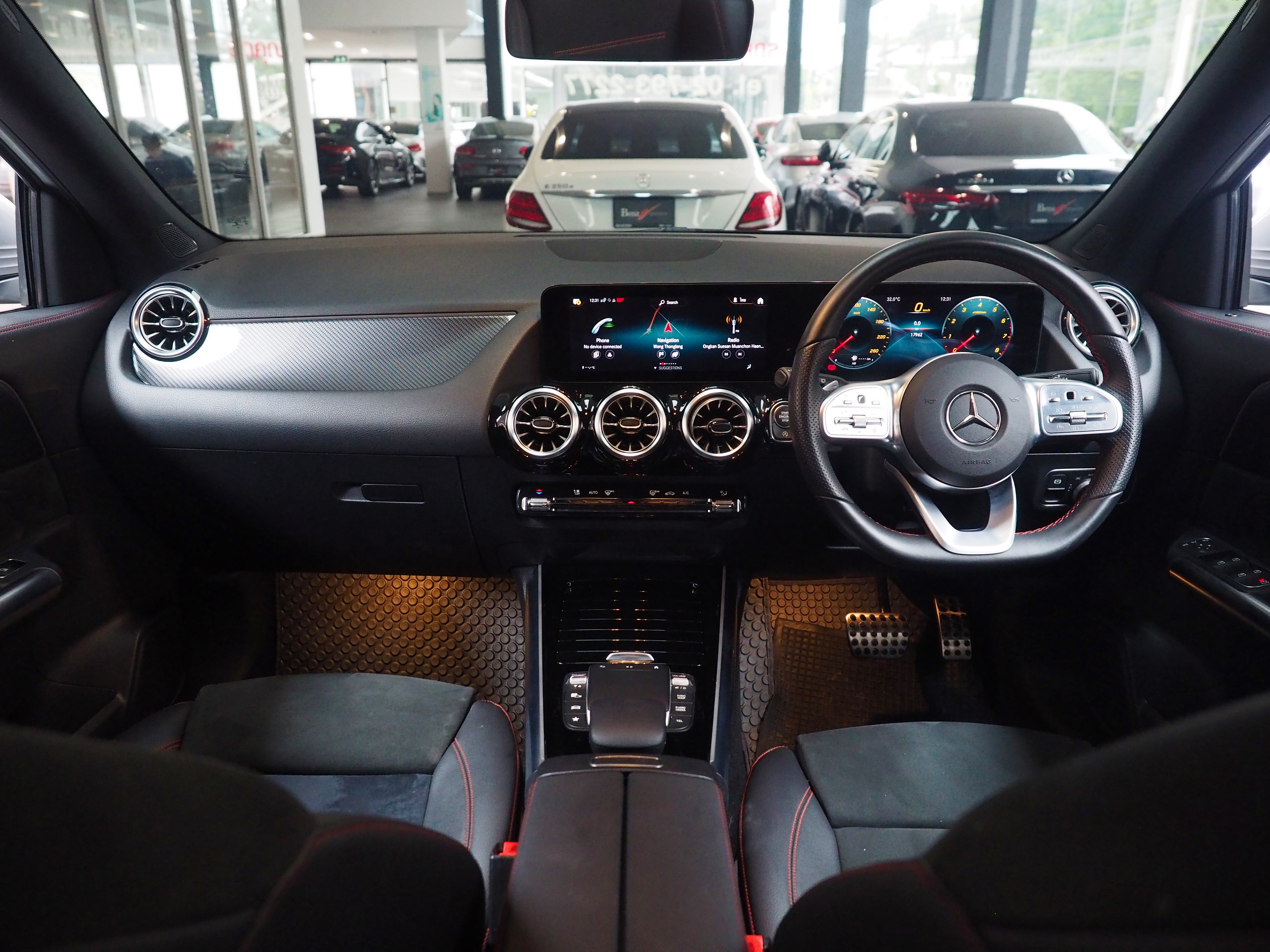 จองแล้ว GLA200 AMG Dynamic W247