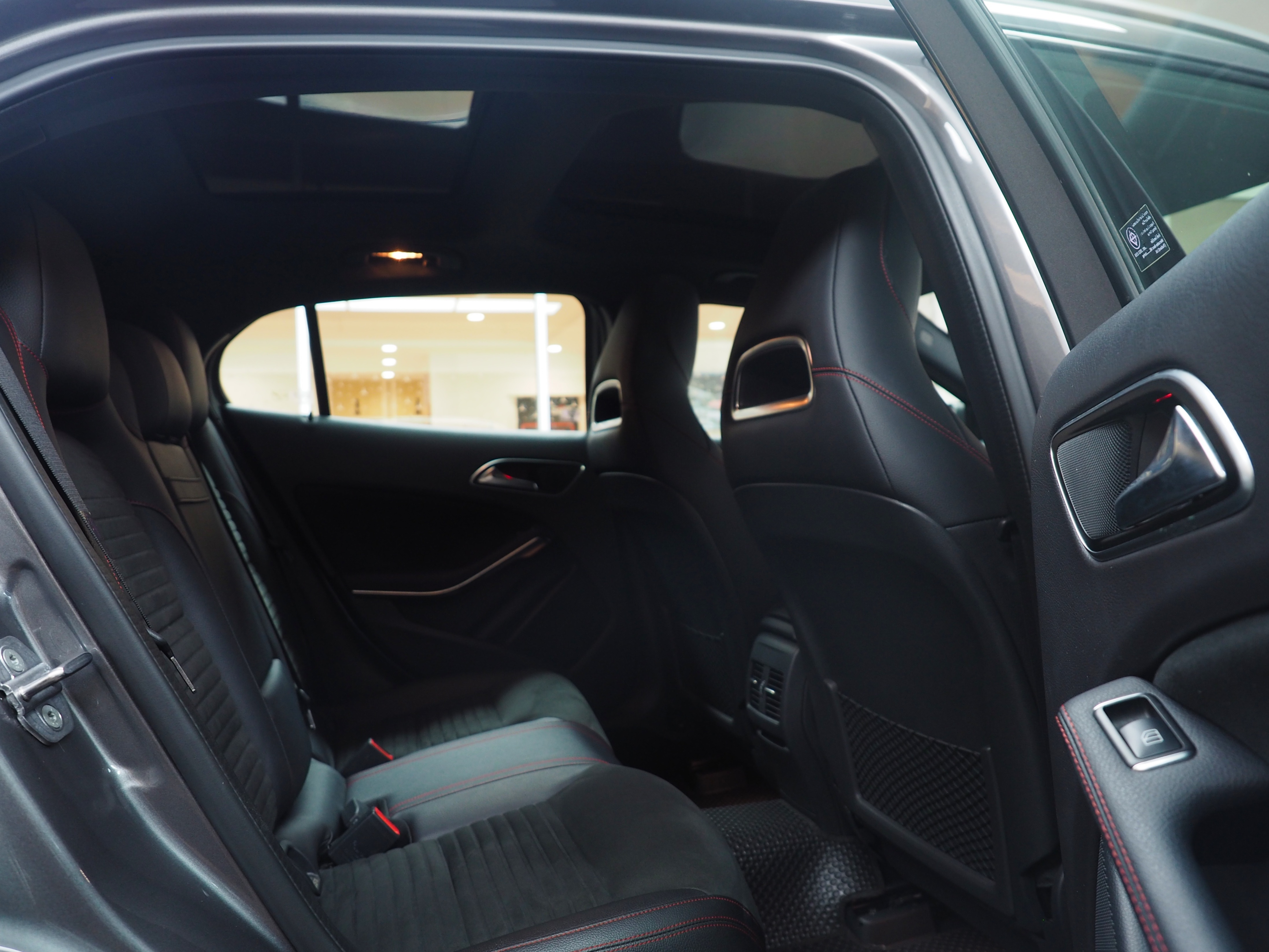 จองแล้ว GLA250 AMG Dynamic W156