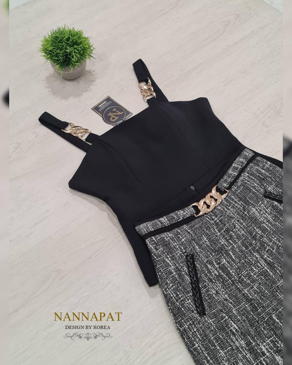 เสื้อซิปหลัง มีฟองน้ำอก สายเสื้อแต่งอะไหล่เก๋ๆ