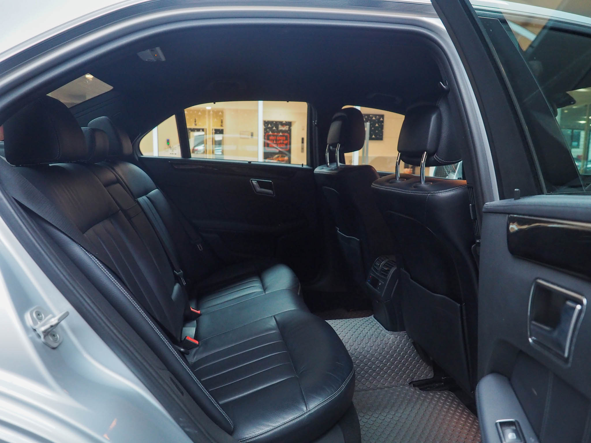 จองแล้ว E300 Bluetec Hybrid Exclusive W212