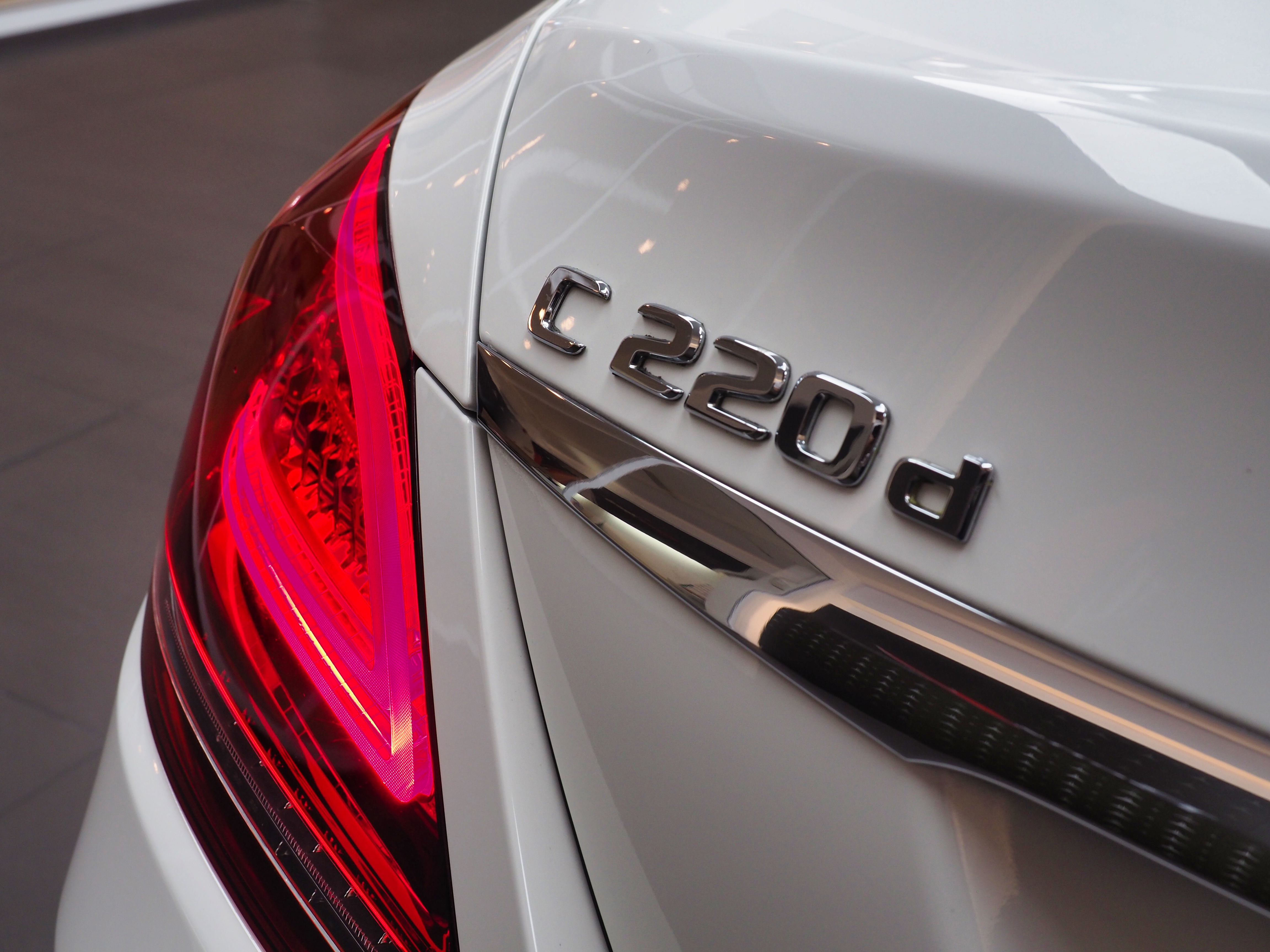 จองแล้ว C220d Avantgarde W205