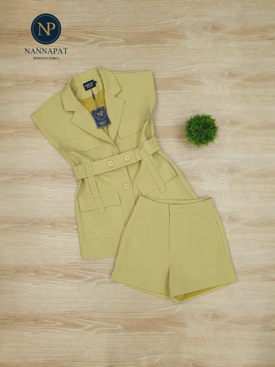 เสื้อคอปกแขนกุด กระดุมหน้า