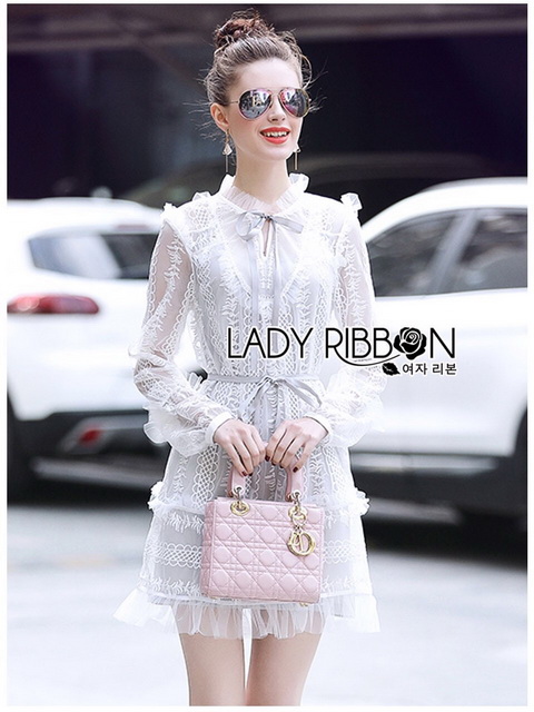 เดรสผ้าลูกไม้โปรงสีขาว