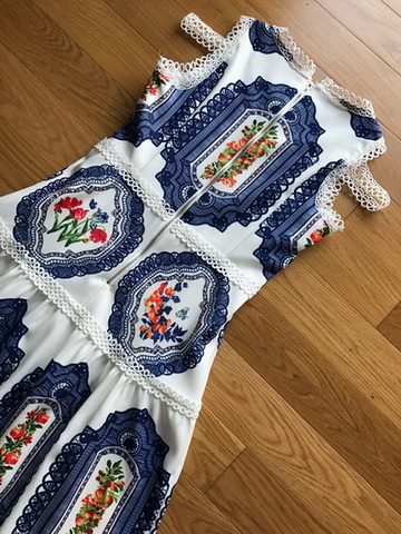 เดรสผ้าเครปพิมพ์ลายตกแต่งลูกไม้