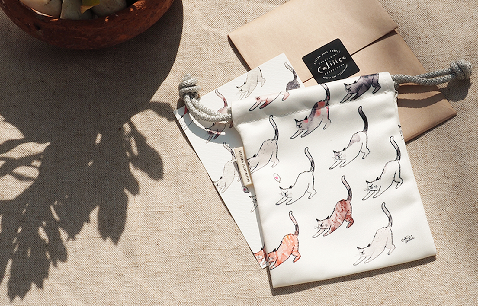 ถุงผ้าหูรูดซาติน ลายแมวขี้เกียจ Smallbag Satin print with cat act color